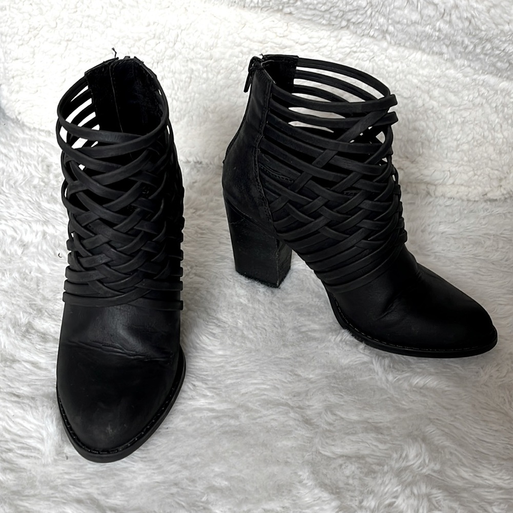 Mossimo, Black, size 7 boots. Good Condition